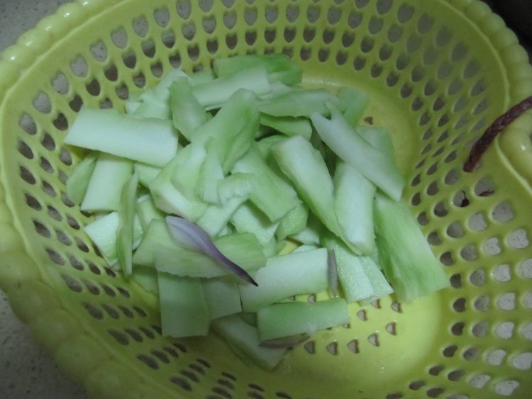 西兰花头炒鸡肉步骤3