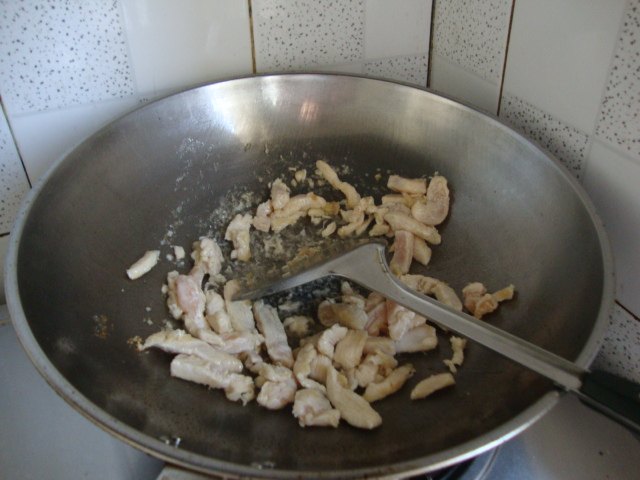 西红柿炒鸡肉步骤3