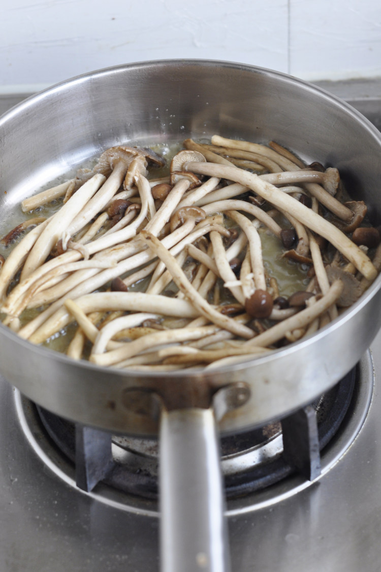 茶树菇烧鸡步骤4