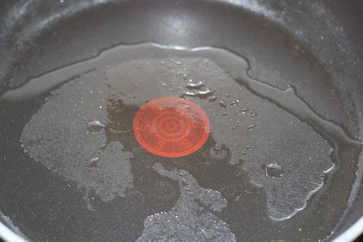 辣椒酱炒鸡步骤1