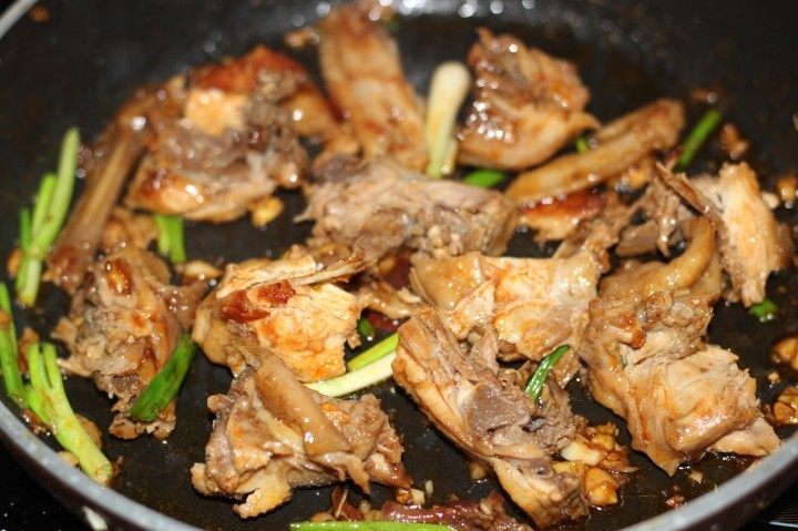 辣椒酱炒鸡步骤6