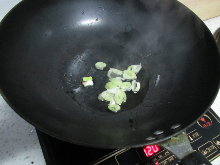 辣椒炒鸡肉步骤5