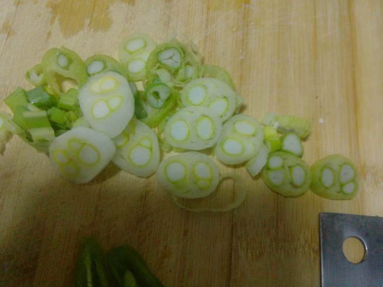 辣椒炒鸡肉步骤2