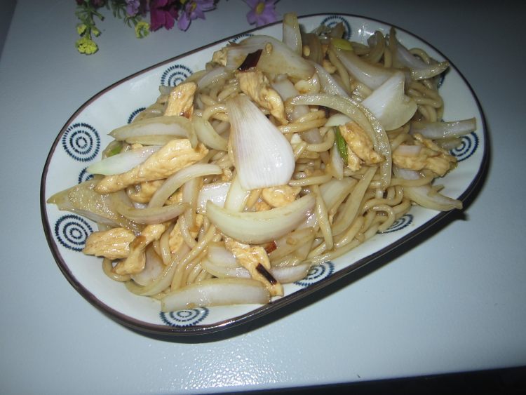 洋葱鸡丝炒面步骤10