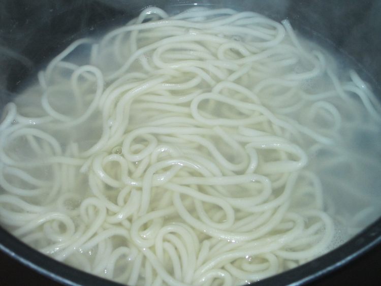青椒鸡丝炒面步骤3