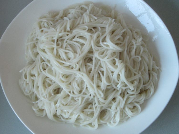 葱爆鸡丝拌面步骤7