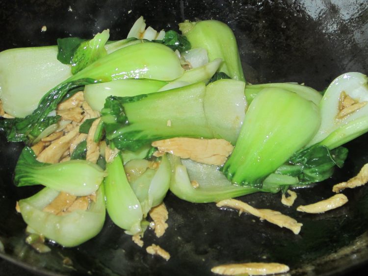 油菜炒鸡丝步骤7