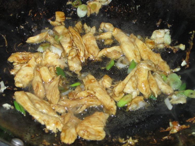 菜花炒鸡肉步骤5