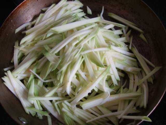 西葫芦炒鸡丝步骤3