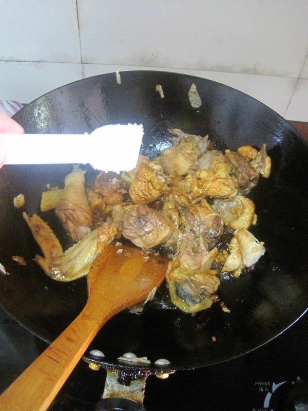 胡萝卜洋葱焖鸡块步骤6