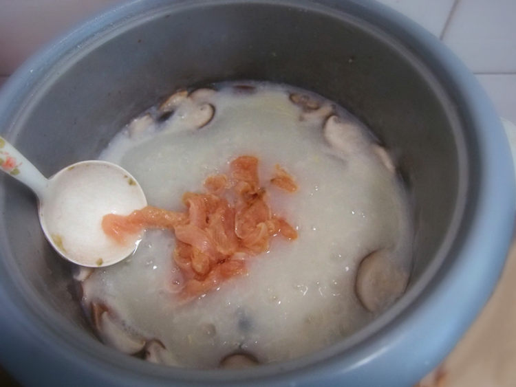 香菇皮蛋鸡肉粥步骤7