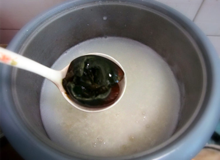 香菇皮蛋鸡肉粥步骤5