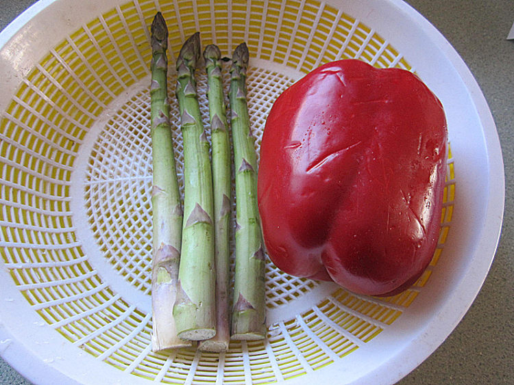 九层塔煎鸡肉步骤2