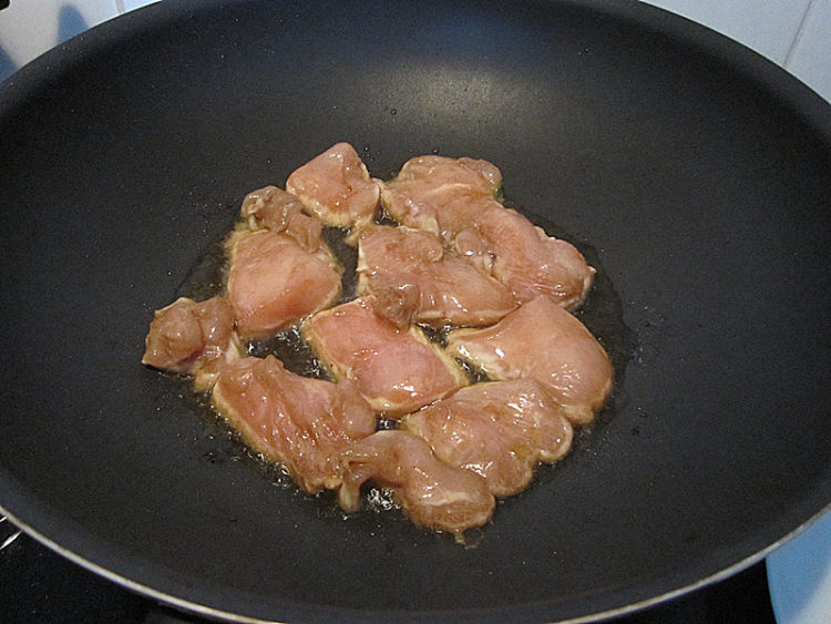 九层塔煎鸡肉步骤8