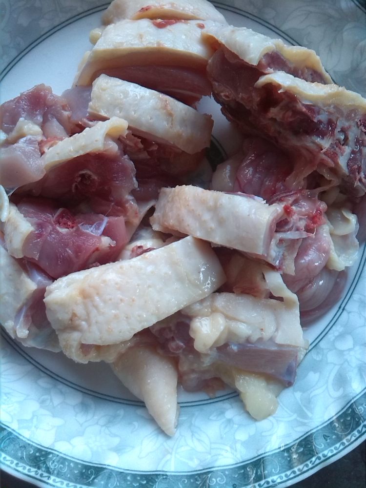 茶树菇煲鸡汤步骤1