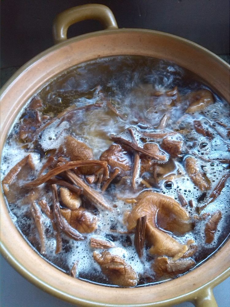 茶树菇煲鸡汤步骤4
