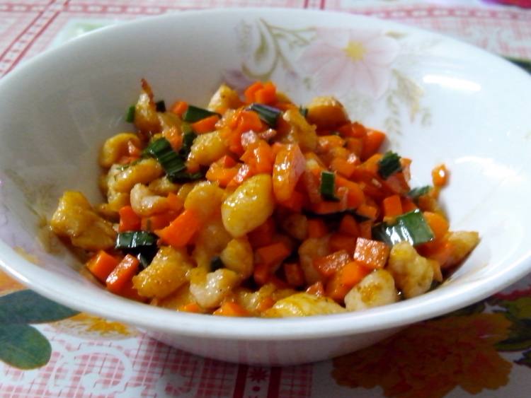 鸡丁炒胡萝卜丁步骤9