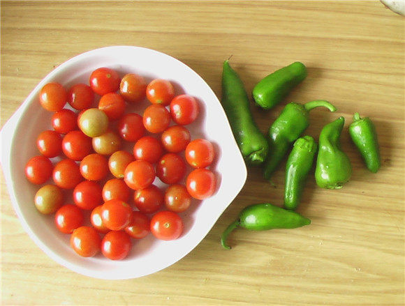 小番茄炒鸡丁步骤1