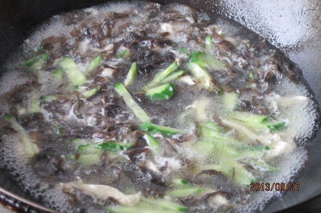 紫菜黄瓜鸡丝汤步骤8