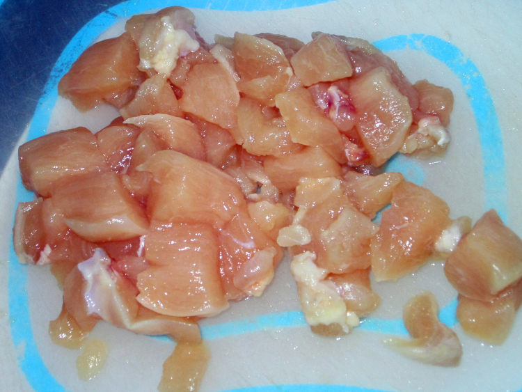 青椒鸡丁炖粉条步骤2