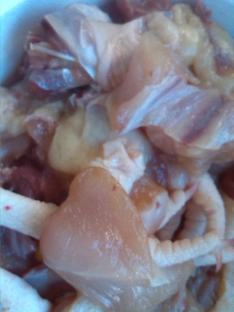 葡萄酒香叶炒鸡肉步骤2