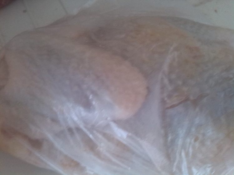 葡萄酒香叶炒鸡肉步骤1