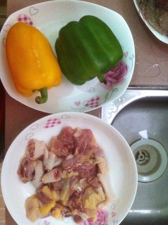 双椒爆鸡肉步骤1