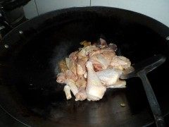 冬菇栗子鸡步骤7