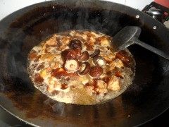 冬菇栗子鸡步骤11