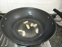 南瓜焖鸡肉步骤4