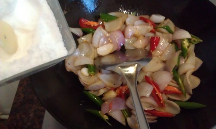 洋葱炒鸡块步骤10