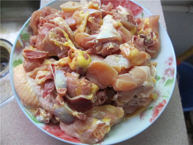 香菇子姜焖鸡步骤1