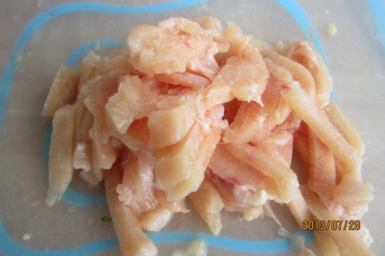 黄瓜鸡丝拌饭步骤1