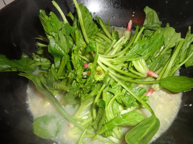 鸡丝菠菜汤步骤9