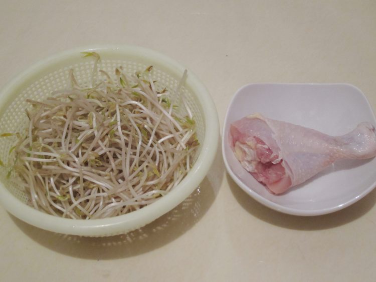 豆芽拌鸡肉步骤1