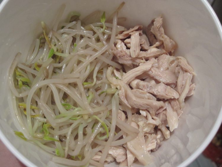 豆芽拌鸡肉步骤7