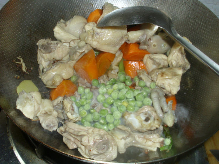 胡萝卜炒鸡步骤8