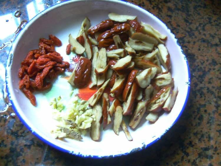 红枣蒸鸡肉步骤2