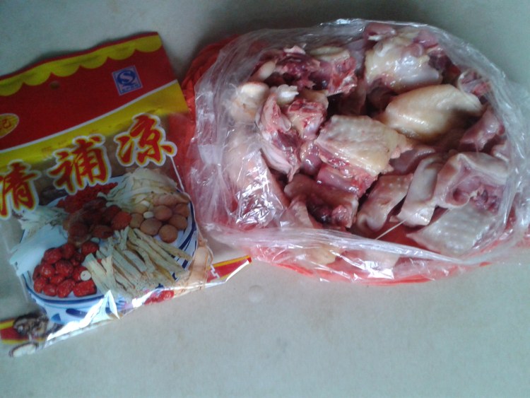 黑木耳鸡汤步骤1