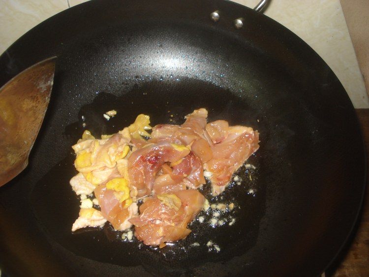 鸡肉炒西兰花步骤5