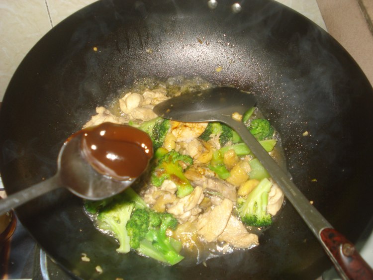 鸡肉炒西兰花步骤10