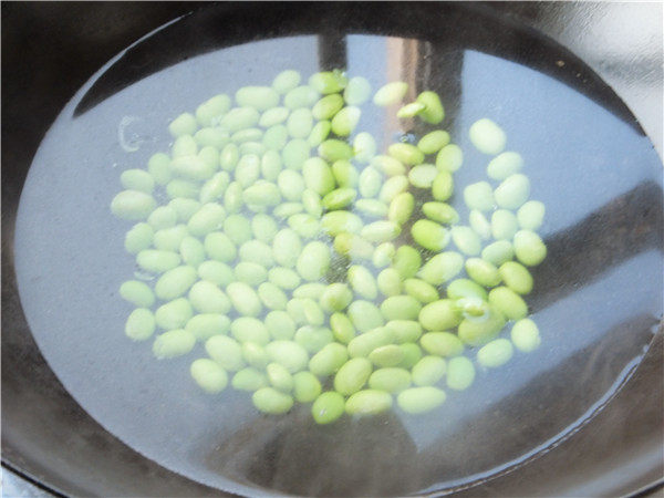 毛豆炒鸡丁步骤3