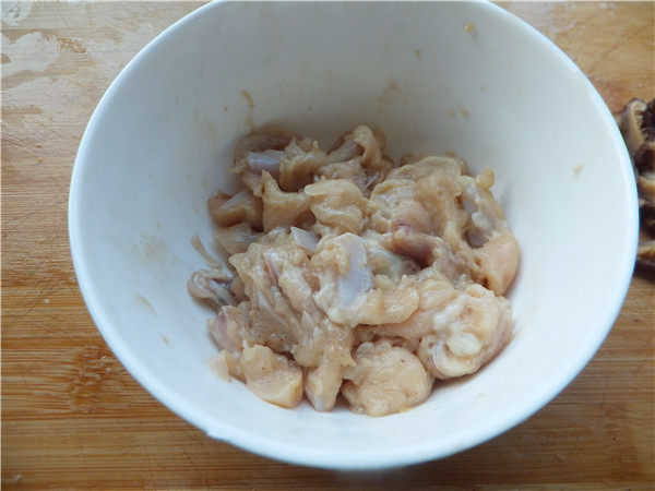 毛豆炒鸡丁步骤2