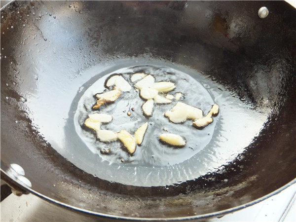 毛豆炒鸡丁步骤5