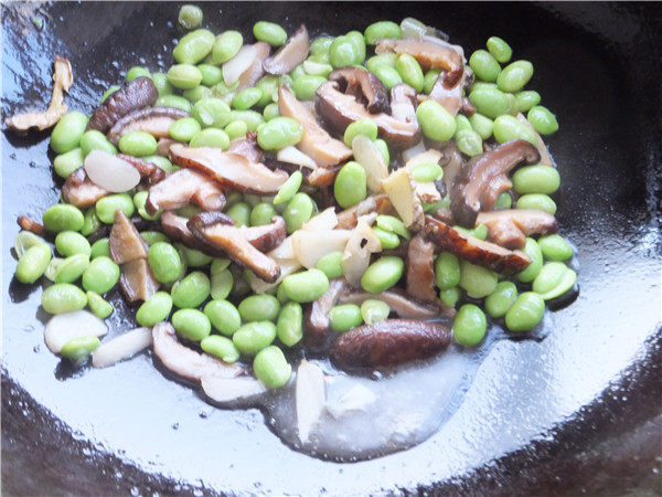 毛豆炒鸡丁步骤8