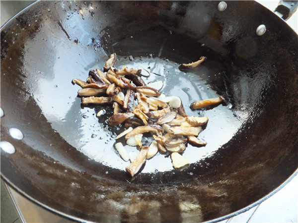 毛豆炒鸡丁步骤6