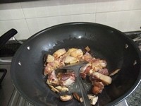 冬菇焖鸡肉步骤5