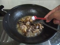 冬菇焖鸡肉步骤8