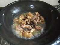 冬菇焖鸡肉步骤6