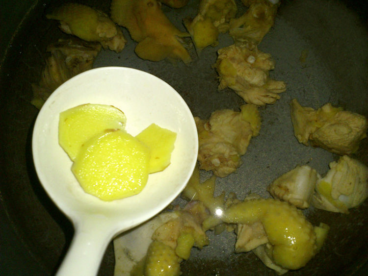 什锦蘑菇肉丸汤河粉步骤2